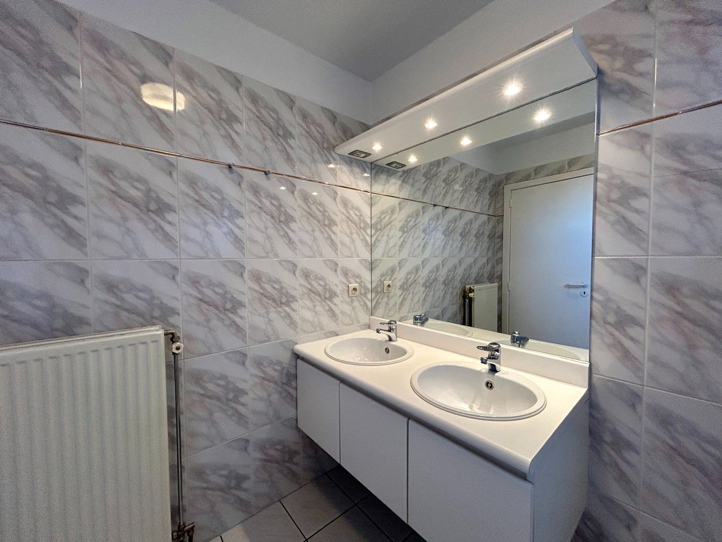 Instapklaar 2-slaapkamerappartement te centrum Tielt! foto 9