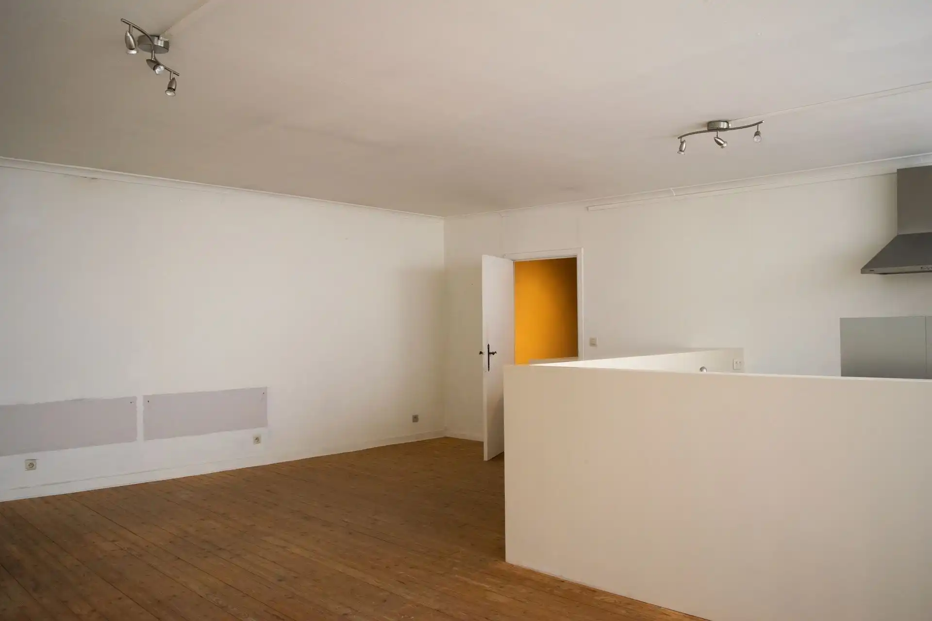 Handelspand met appartement foto 16