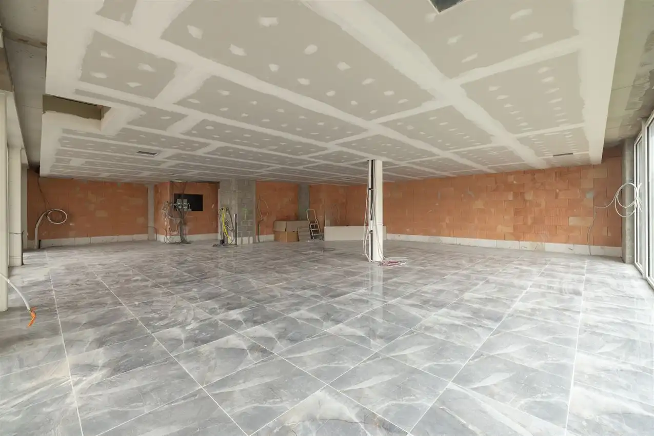 Commerciële ruimte op strategische hoekligging van 135m² foto 2