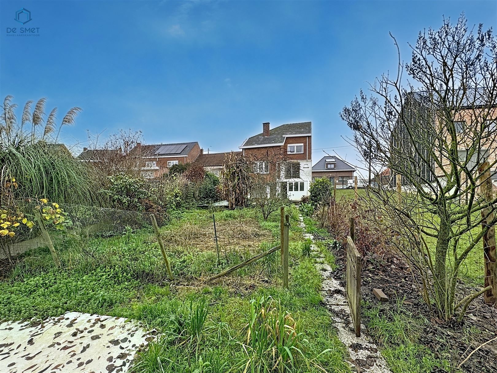 Zeer ruime woning met grote tuin, bos en landelijk uitzicht foto 23