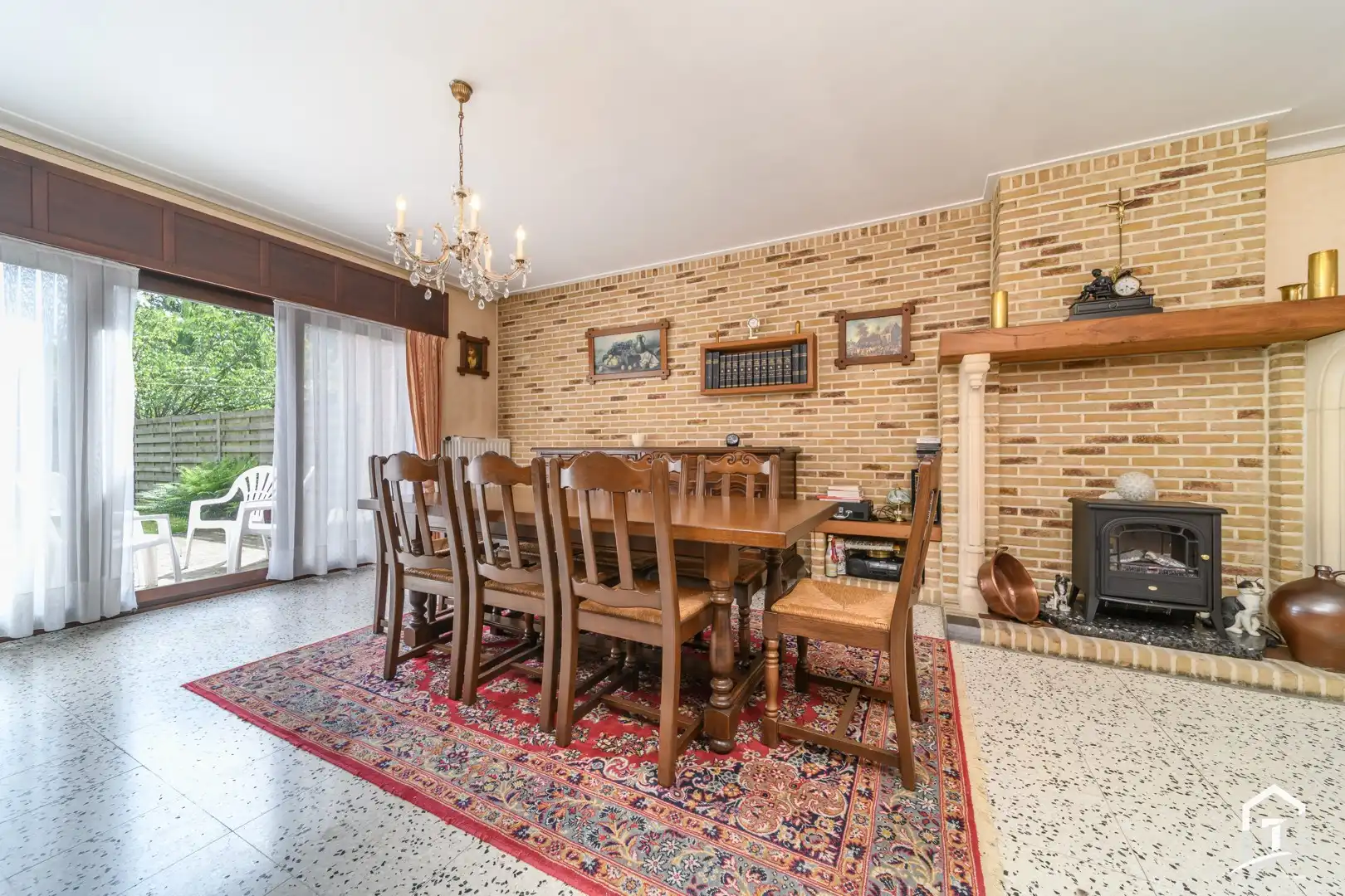 Rustig gelegen gezinswoning met 4 slaapkamers te Erembodegem. foto 6