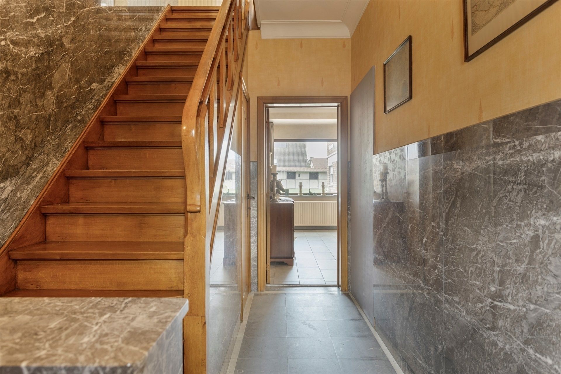 Woning met handelsruimte op commerciële topligging te Mazenzele foto 8