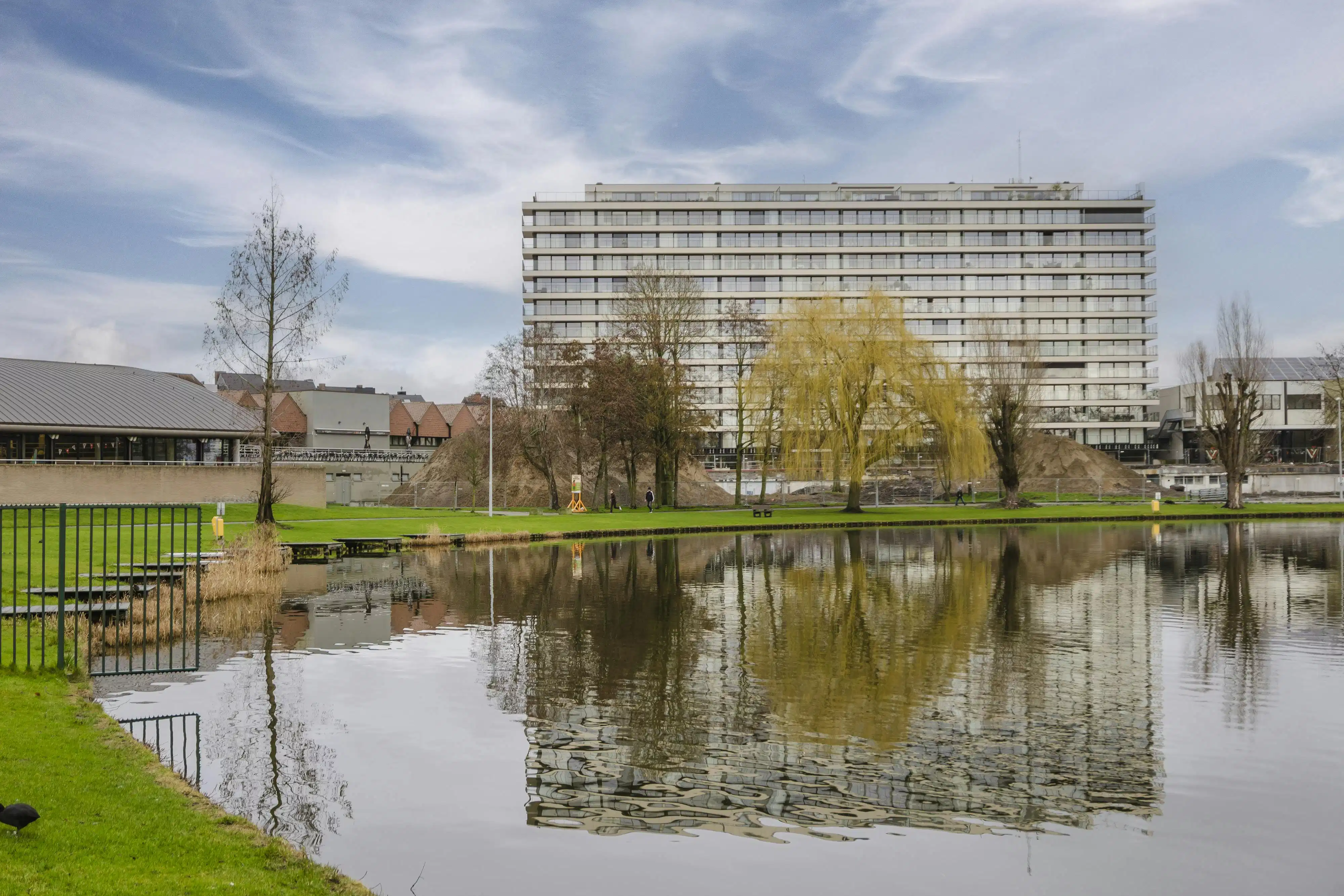 Ruim appartement te koop in residentie Regenboog in Waregem foto {{pictureIndex}}