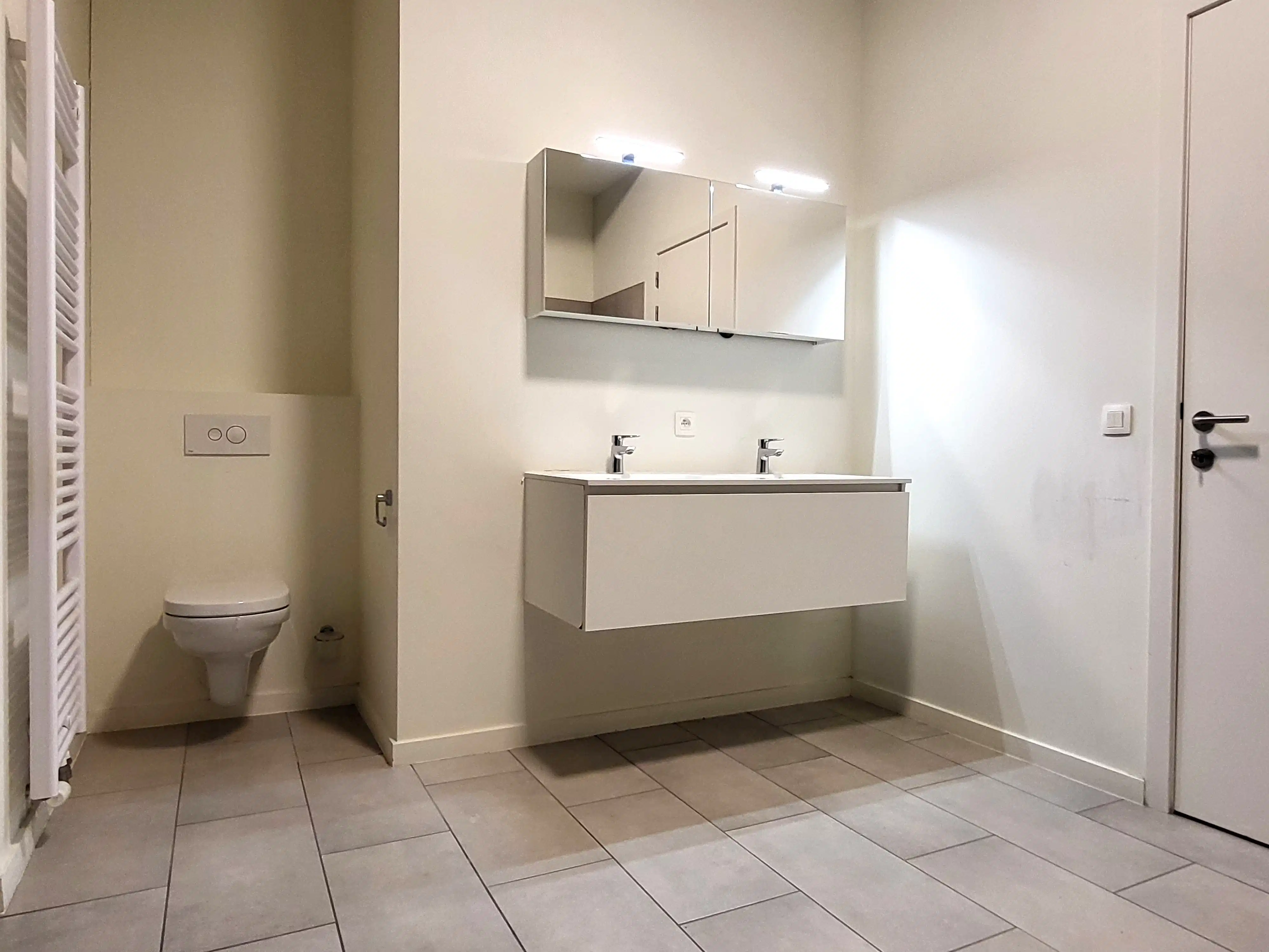 Prachtig energiezuinig appartement met 2 slaapkamers en zonnig balkon, in het centrum van de Stad Gent.  foto 19