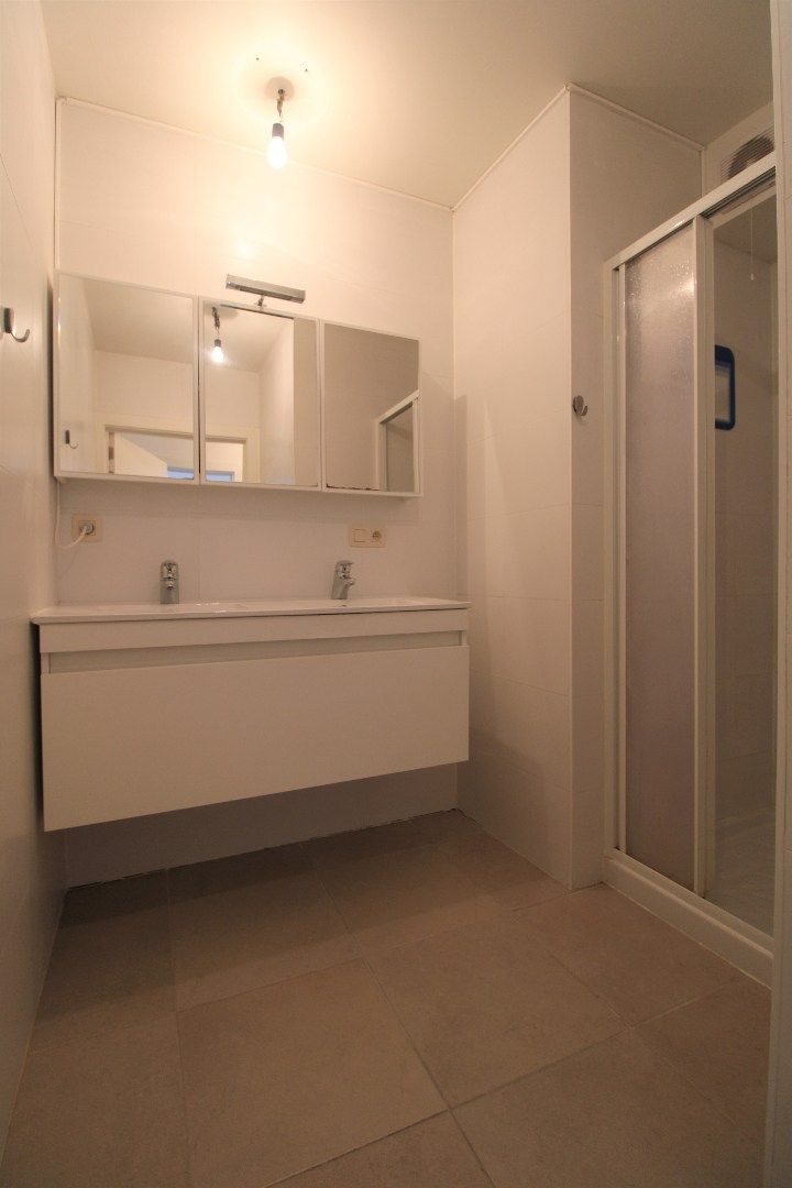 Appartement met twee slaapkamers en autostaanplaats in centrum Roeselare foto 8