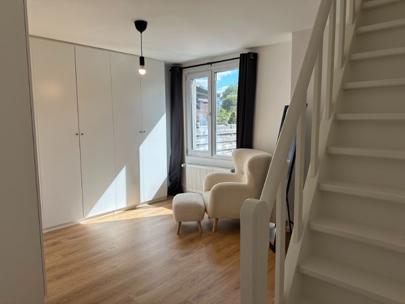 Recent gerenoveerde woning met ruime garage foto 13
