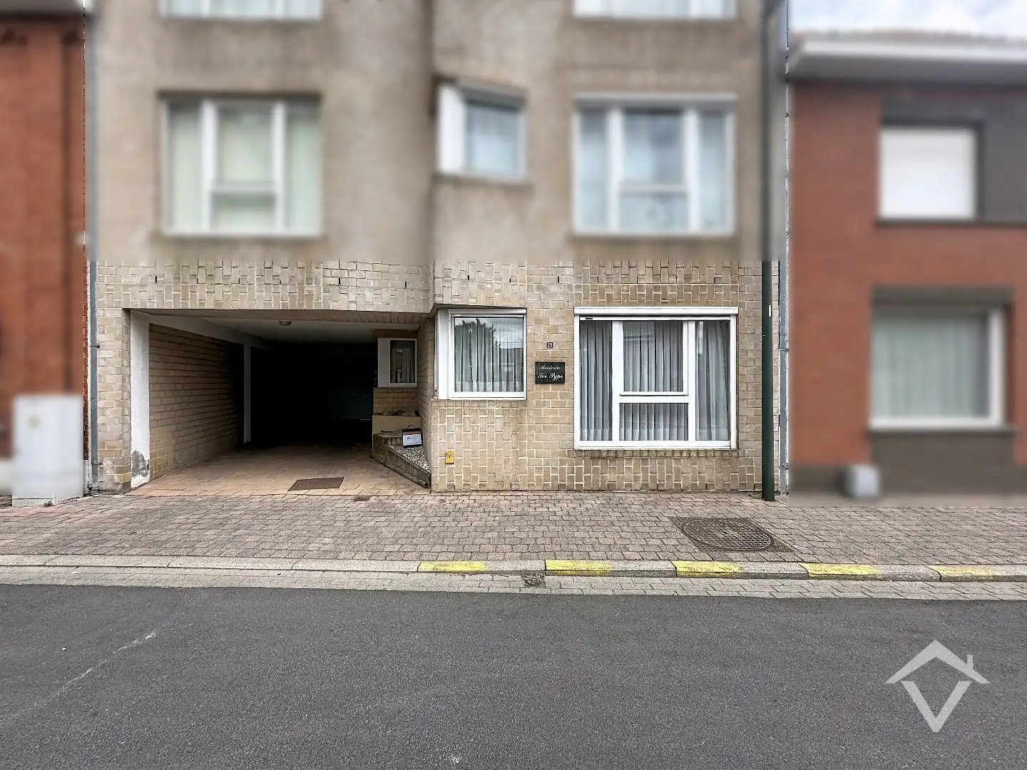 Ruim gelijkvloers appartement met garage op wandelafstand van het centrum van Torhout foto {{pictureIndex}}