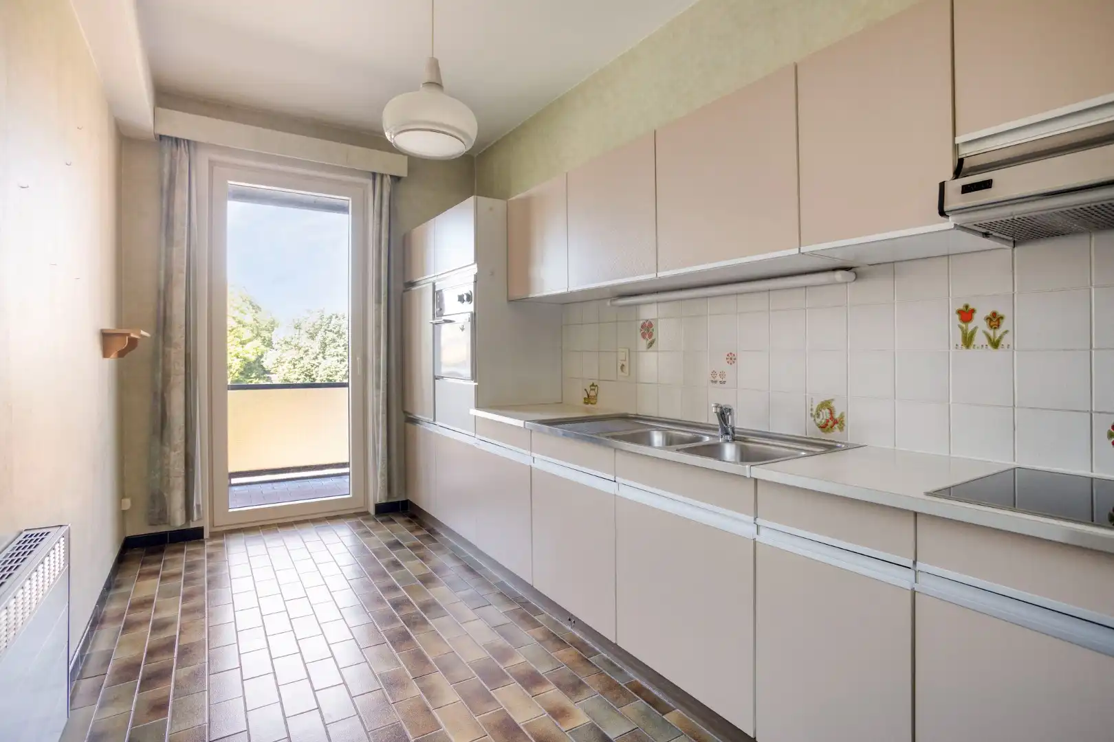 Ruim appartement met vrij uitzicht en garage - centrum Tongeren foto 5