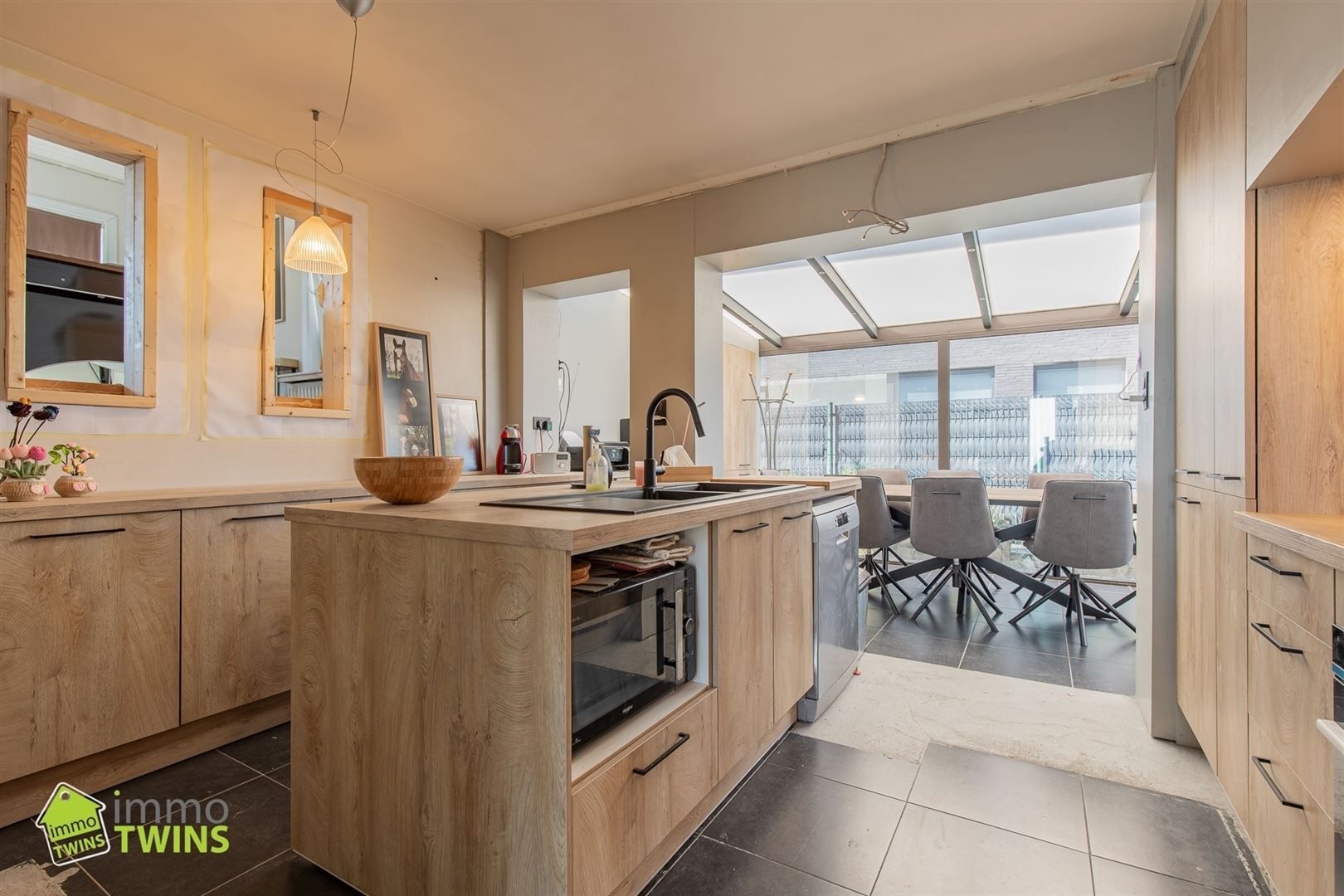 Instapklare, vrijstaande woning met prachtige tuin te Zele foto 2