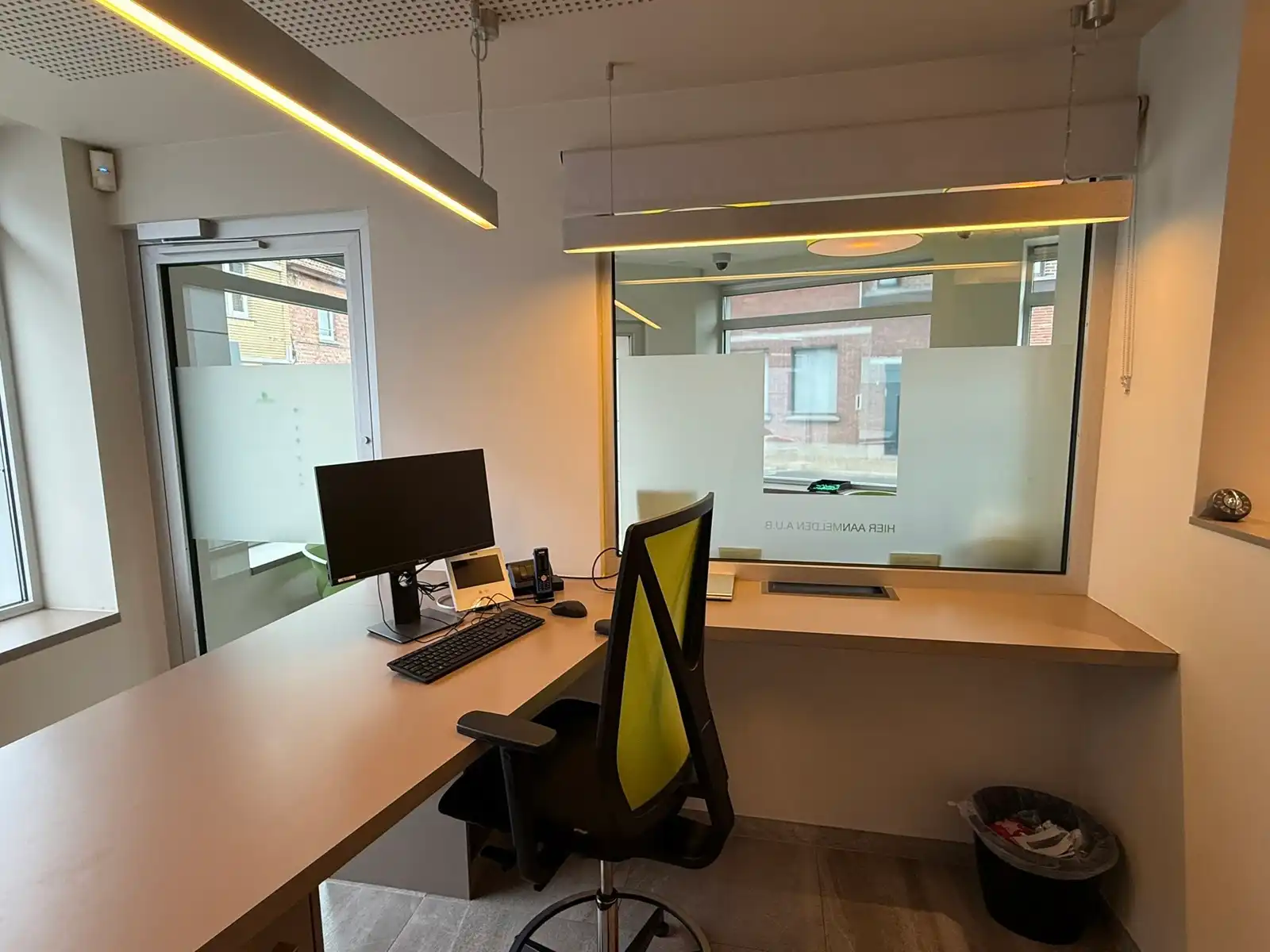  Polyvalente kantoorruimte met  garage  foto 8