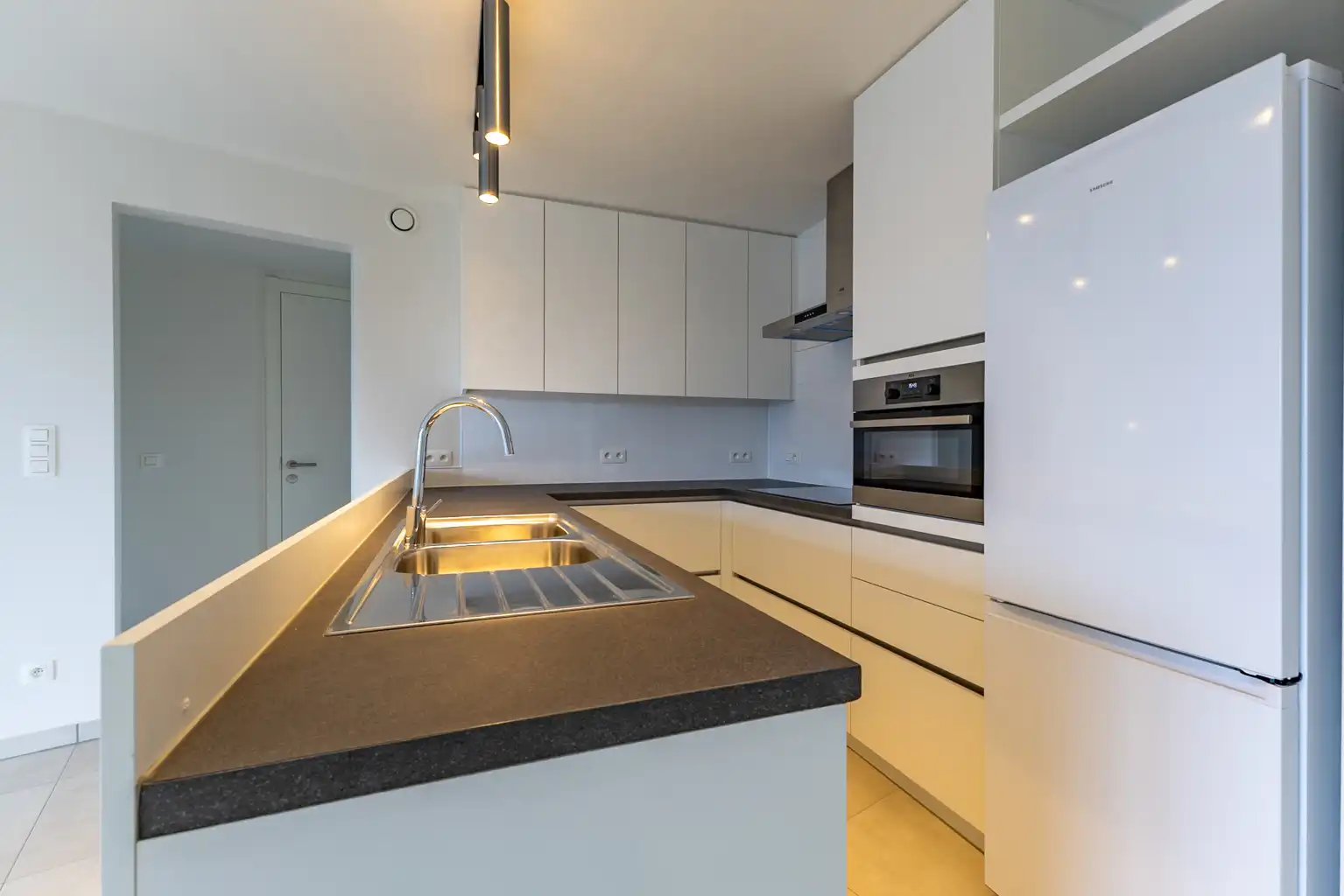 Nieuwbouwappartement met 2 slpks, bureau, kelder en terras foto 3
