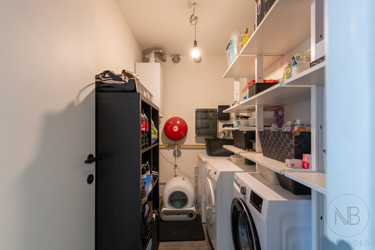 Instapklaar appartement met 2 slaapkamers & autostaanplaats! foto 15