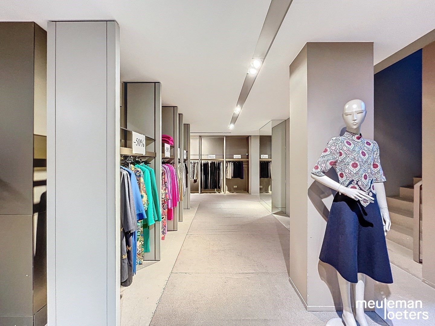Unieke winkelruimte in het commercieel centrum foto 5