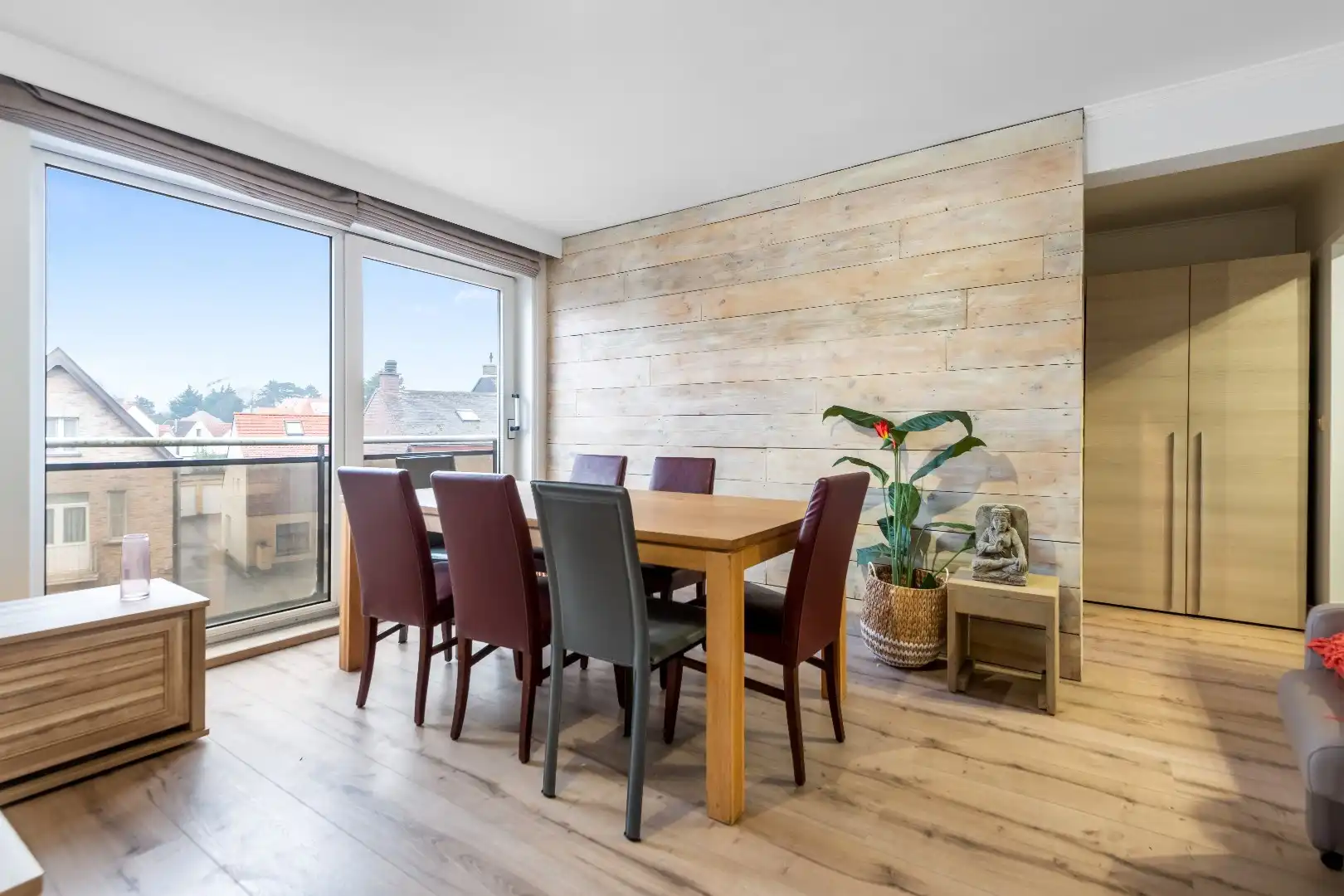 Aangenaam appartement met mooie gevelbreedte gelegen in Oud Knokke.  foto 5