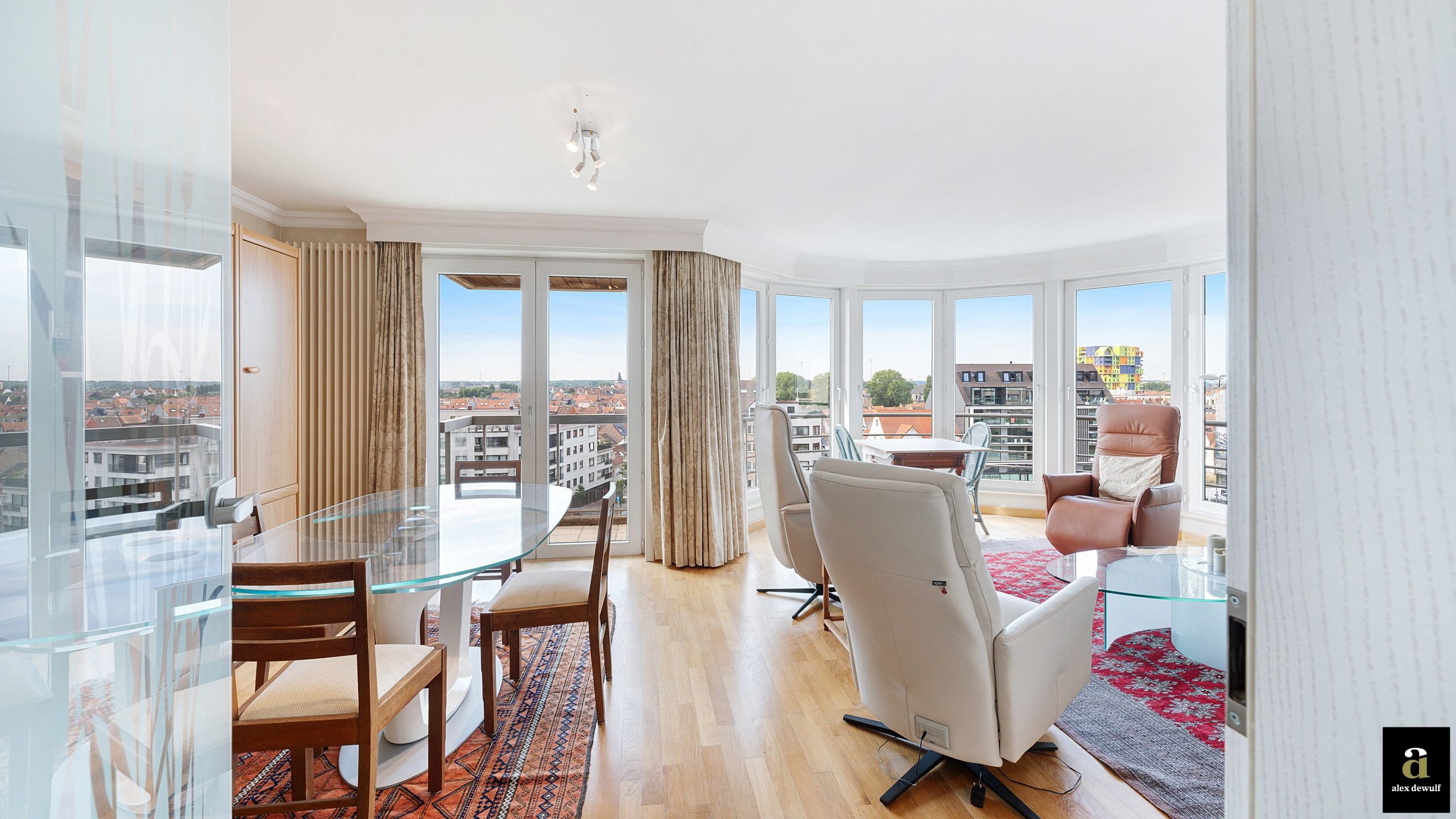 Lichtrijk hoekappartement met panoramisch zicht in Heist [Graaf d'Ursellaan]. foto 3