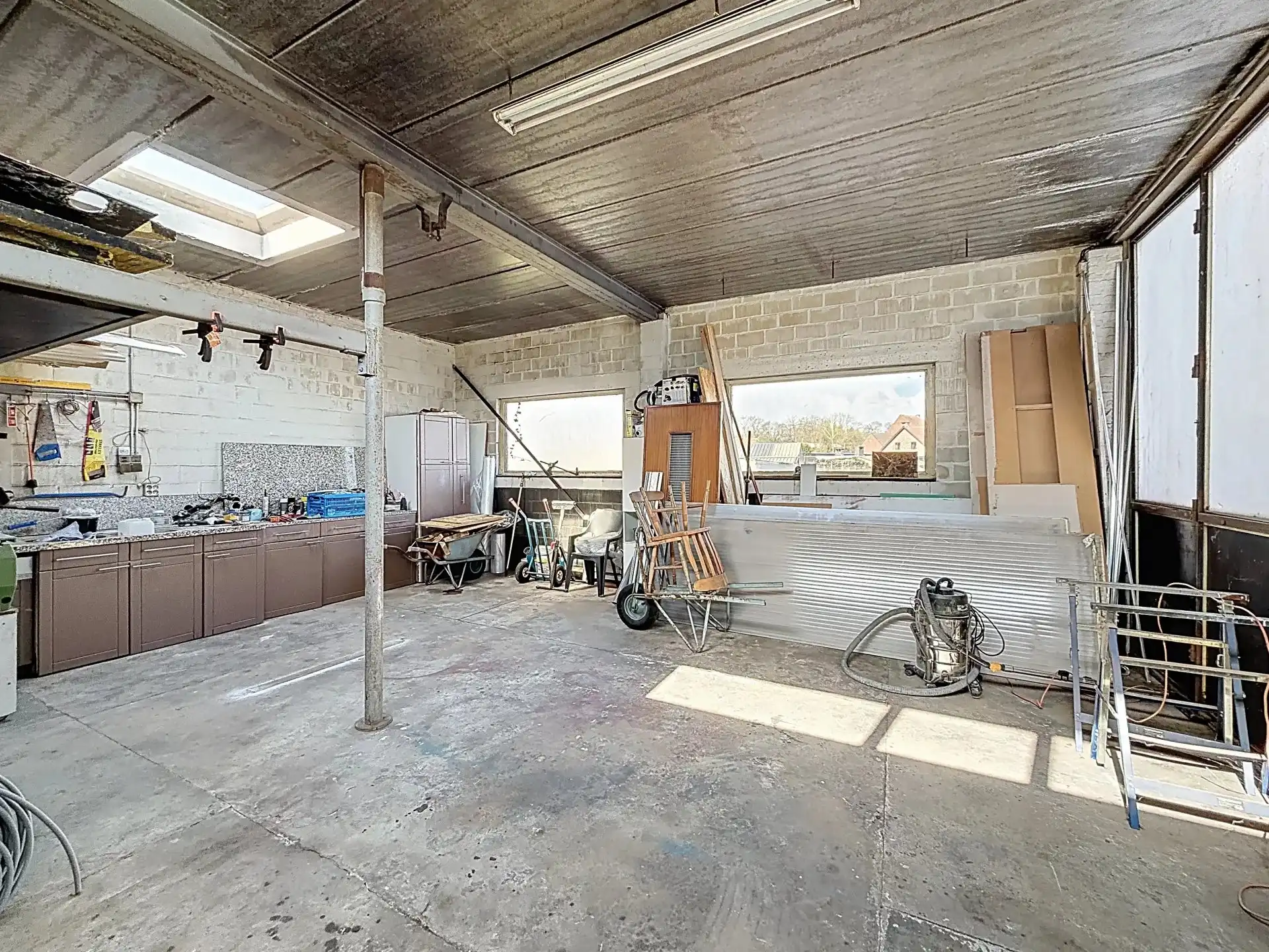 Zeer ruime en verzorgde woning met 5 slaapkamers en 2 badkamers op een groot perceel foto 42