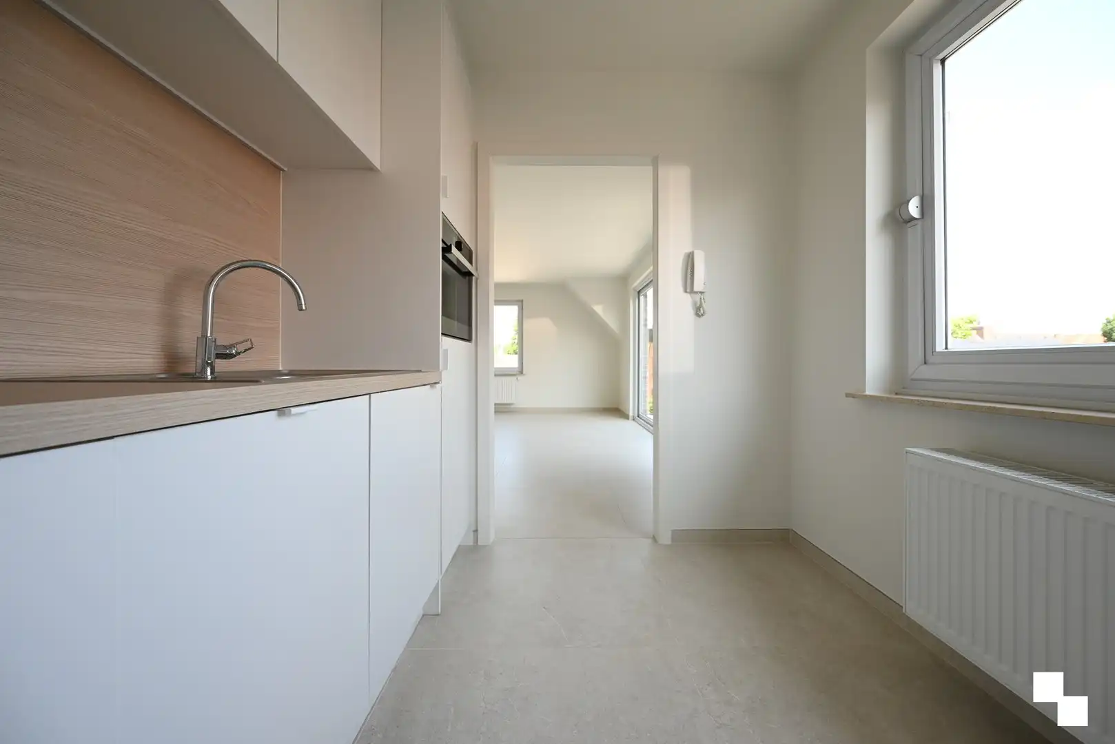 Stijlvol en energiezuinig gerenoveerd duplexappartement in kleinschalige residentie te Emelgem, Izegem foto 11