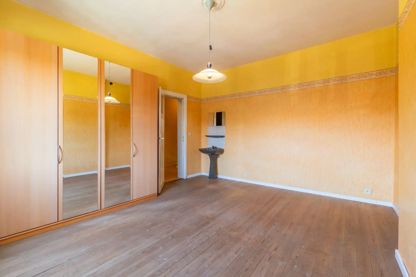 Een karaktervolle, te moderniseren woning te Halle!  foto 12