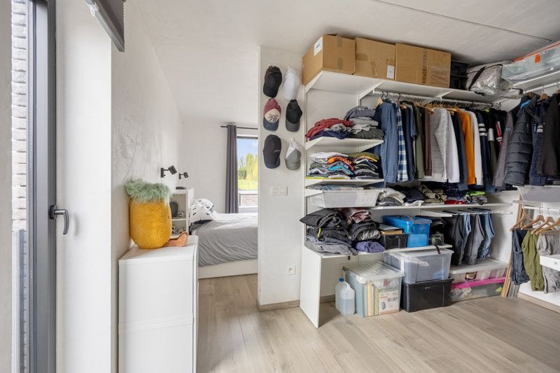 Recente, instapklare woning met garage en zwembad foto 24