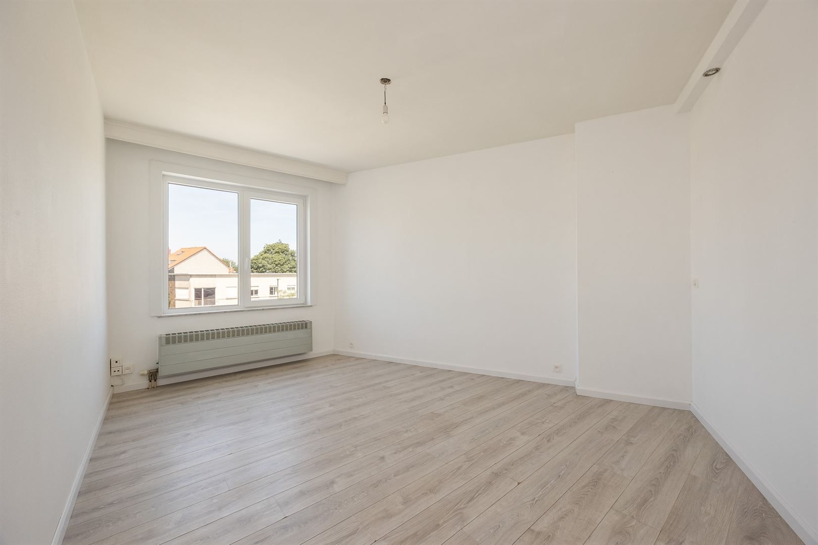 Licht en ruim appartement met 2 slpks en terrasje op centrale locatie foto 9