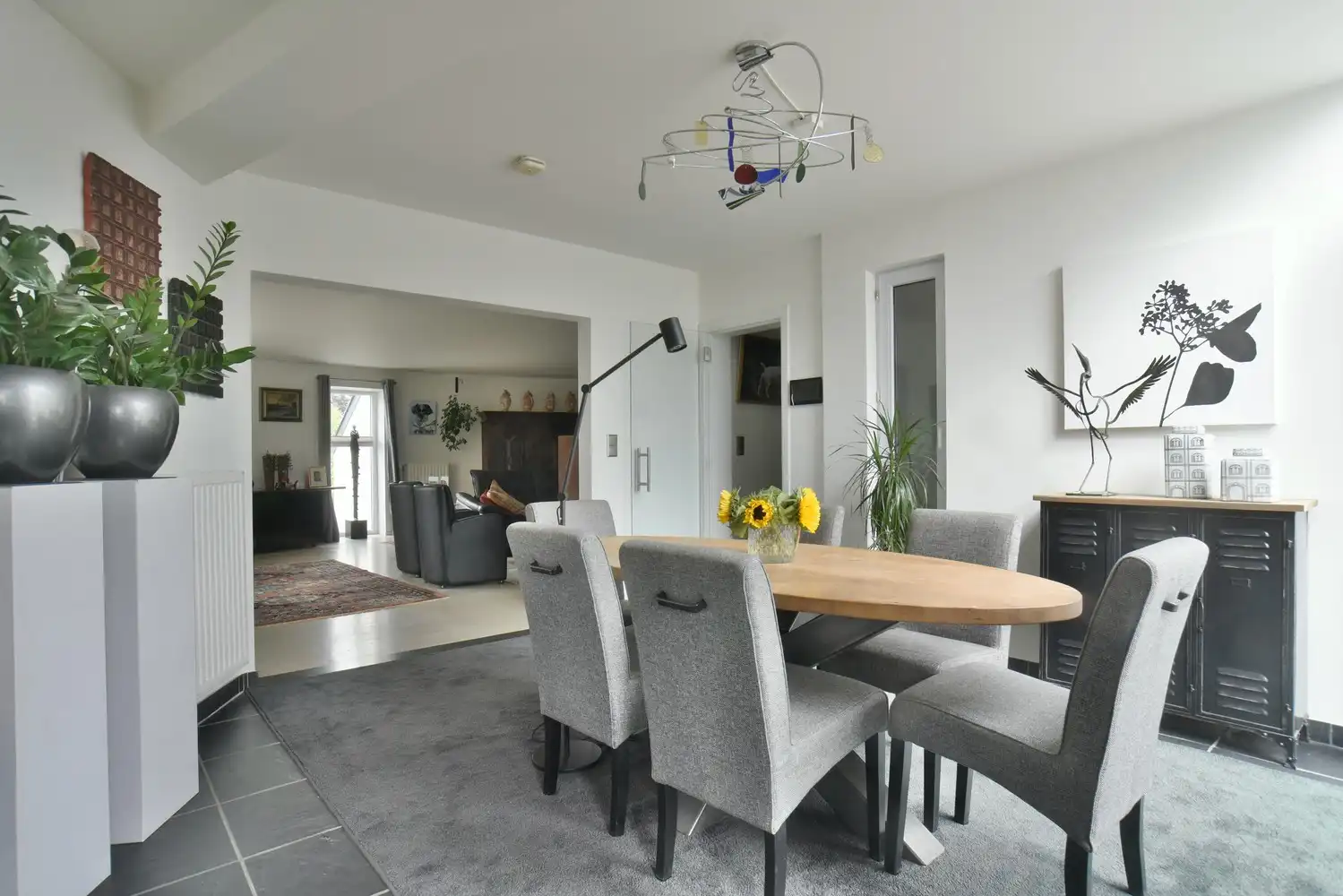 Modern, instapklaar appartement (194 m²) met 3 slaapkamers, 2 badkamers, een dubbele garage en riante kelder foto 3