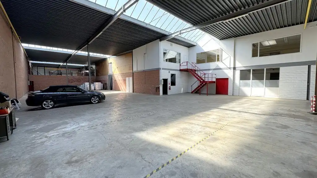 Magazijn met kantoren te huur vlakbij A12 in Wilrijk foto 14