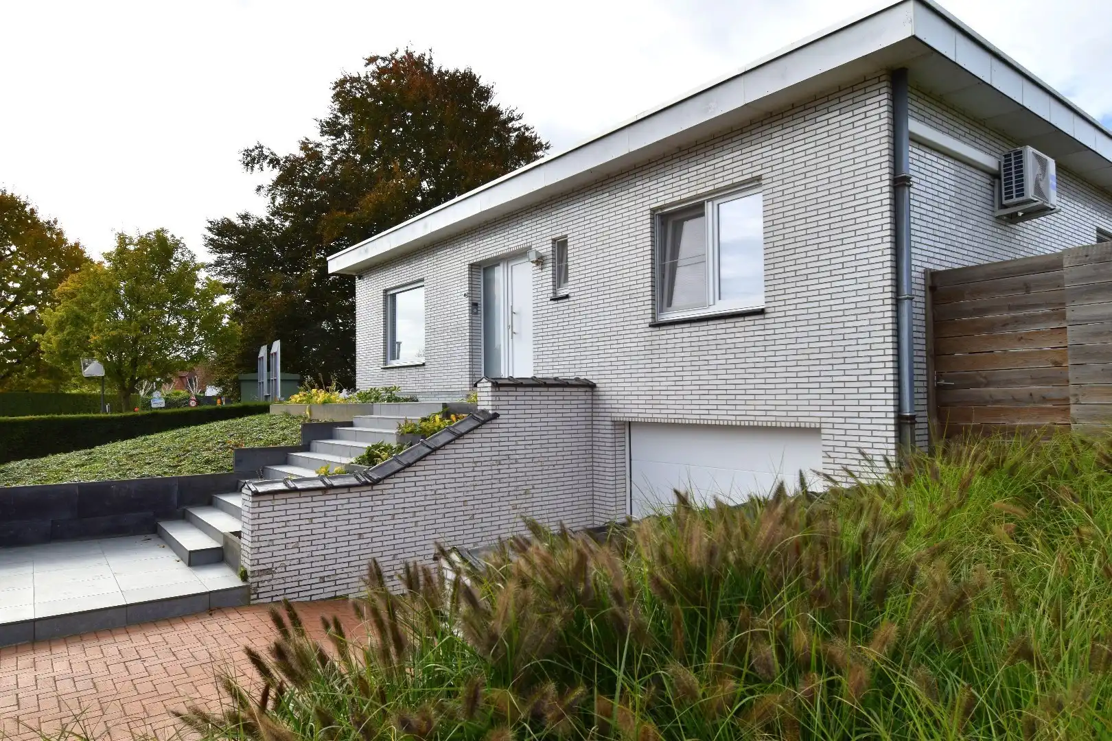 Charmante woning met 3 slaapkamers, dubbele garage en tuin te koop in Wevelgem foto 16