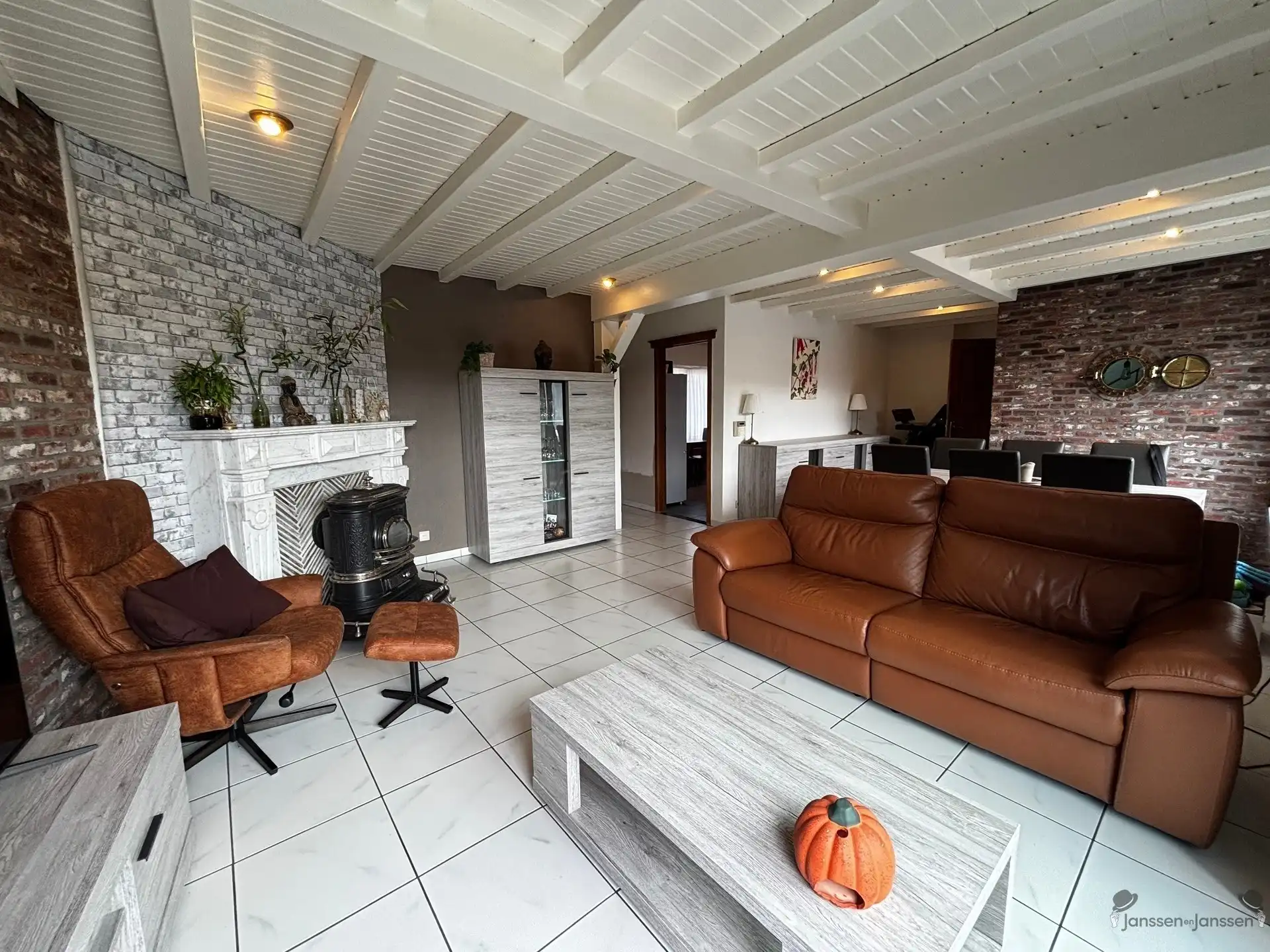 Handelspand met woonst, garage en tuin foto 5