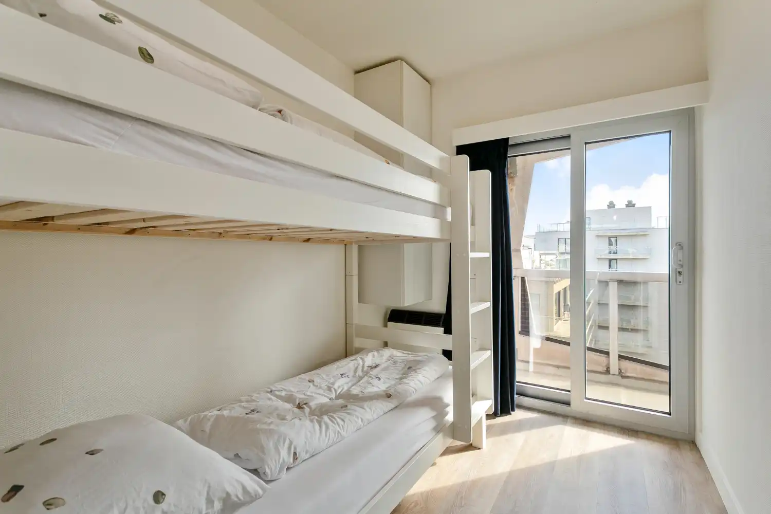 Prachtig ruim 3-slaapkamer hoekappartement met panoramisch zeezicht foto 7