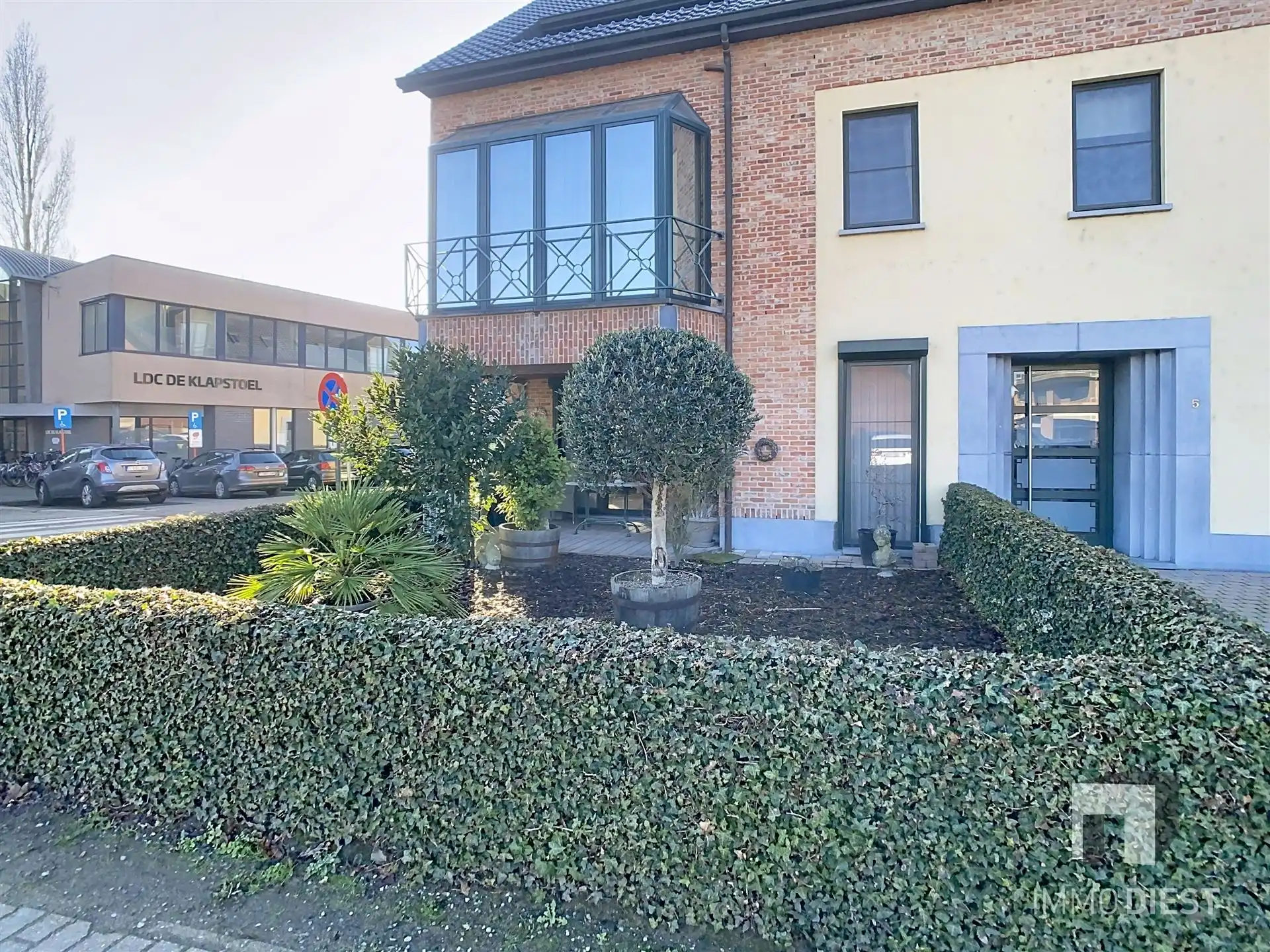 Topligging: gelijkvloers appartement mét garage en kelder foto 17