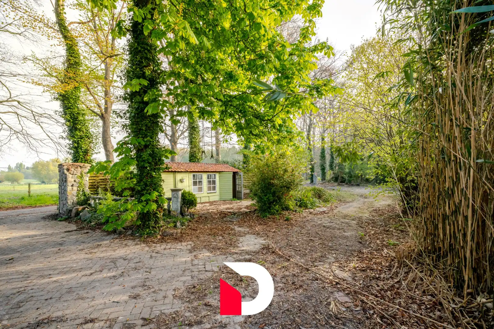 Uiterst charmante en te renoveren woning met weiland aan Merkenveld bos te Zedelgem  foto 20