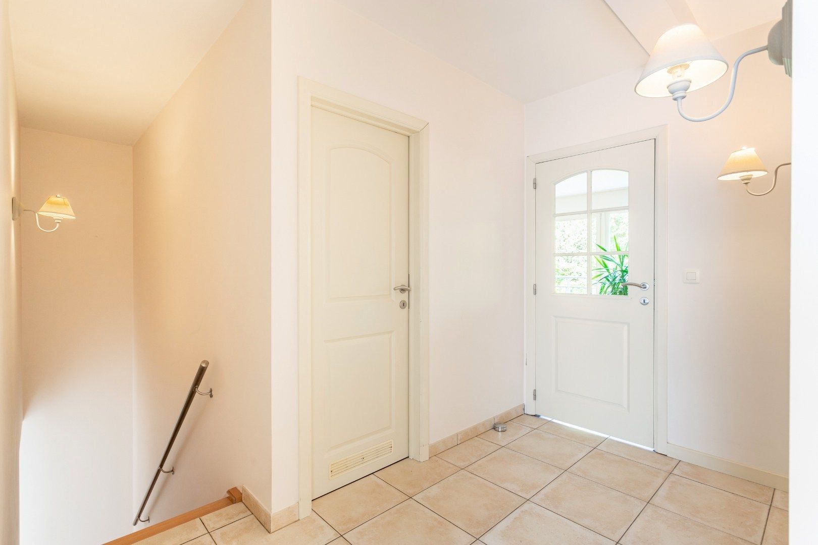 Recente kangoeroewoning met 4 slaapkamers, garage en tuin in een doodlopende straat foto 12