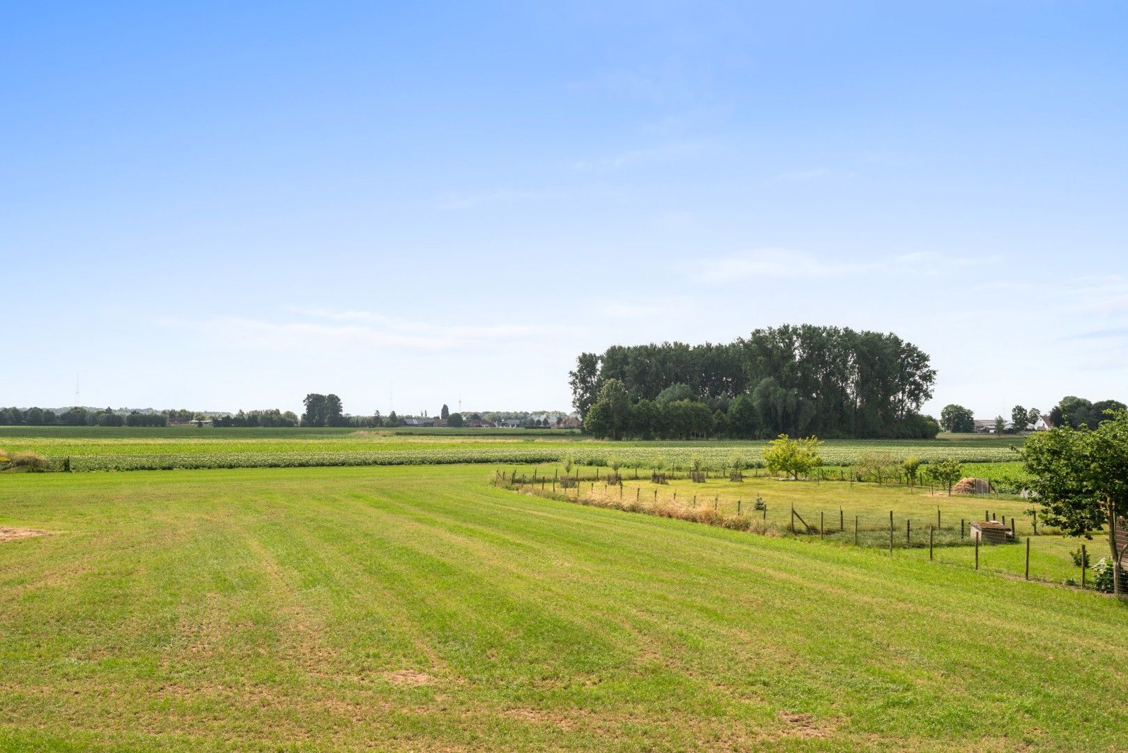 Halfopen woning met tuin en garage op landelijke toplocatie nabij alle invalswegen foto 8