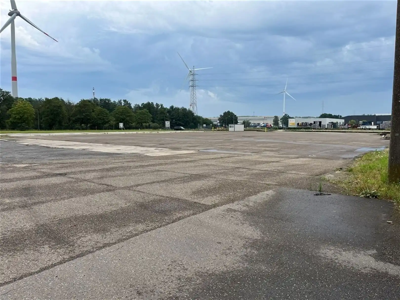 Te Huur magazijn met buitenopslagruimte foto 4