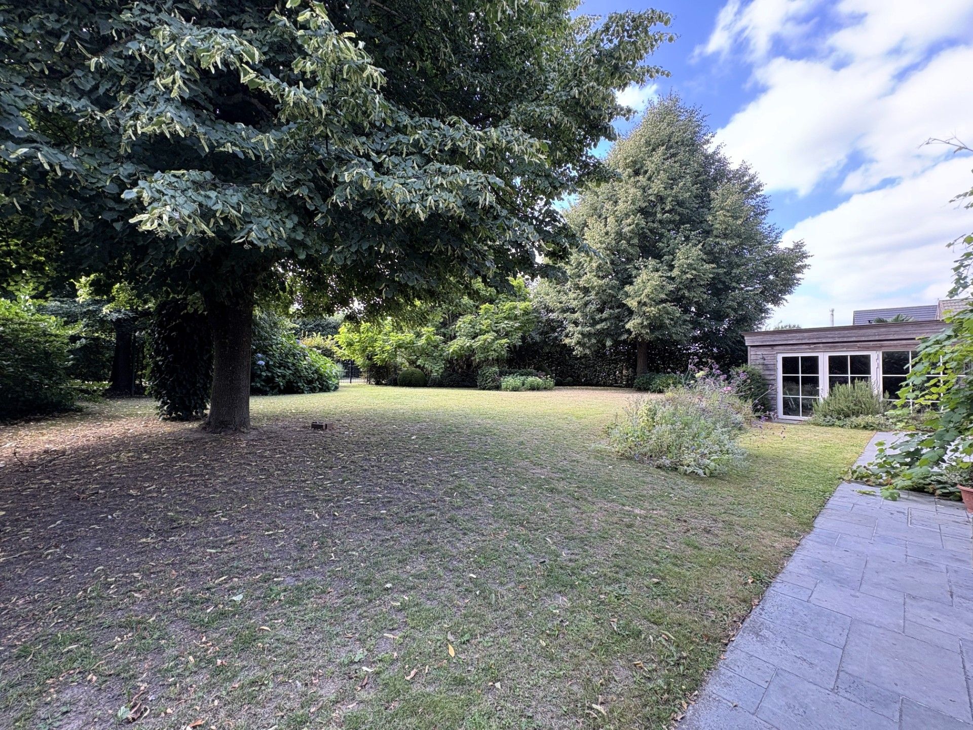 Rustig gelegen, alleenstaande woning met prachtige tuin foto 20