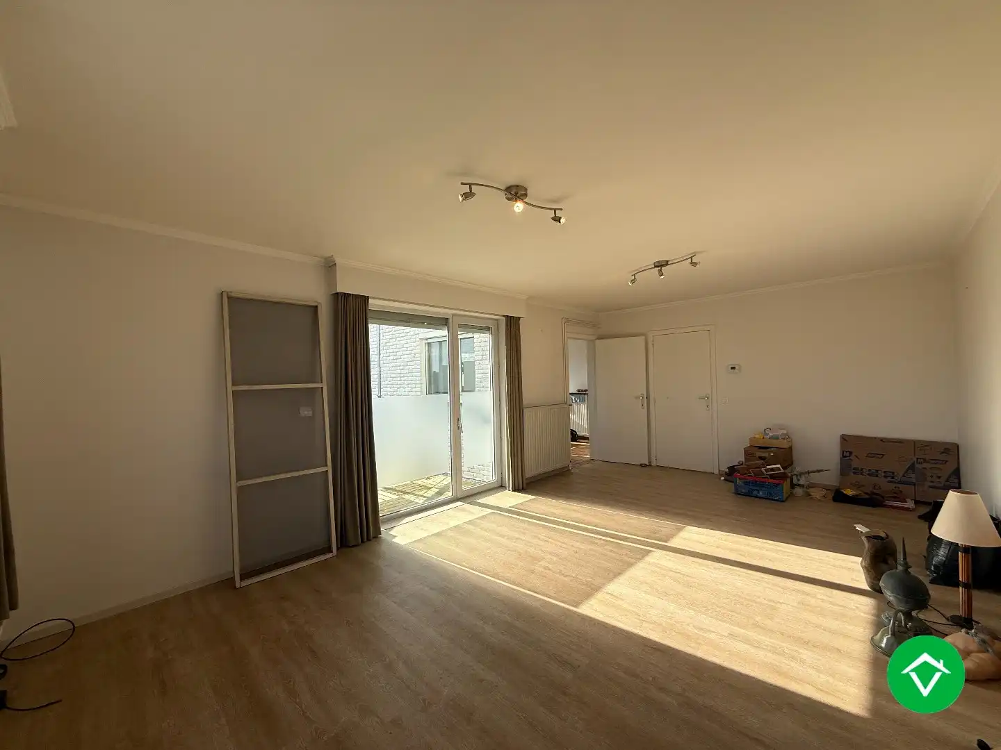 Instapklaar appartement met twee slaapkamers en garage te Roeselare foto 3