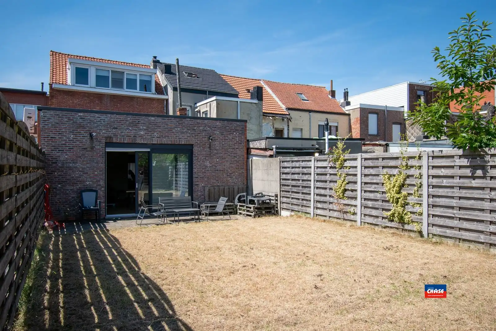 Ruime gezinswoning met 4 slpks, tuin en grote garage!  foto 19