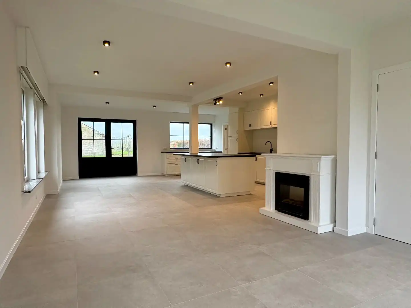 Gerenoveerde woning te huur in Wingene op 1197m² foto {{pictureIndex}}