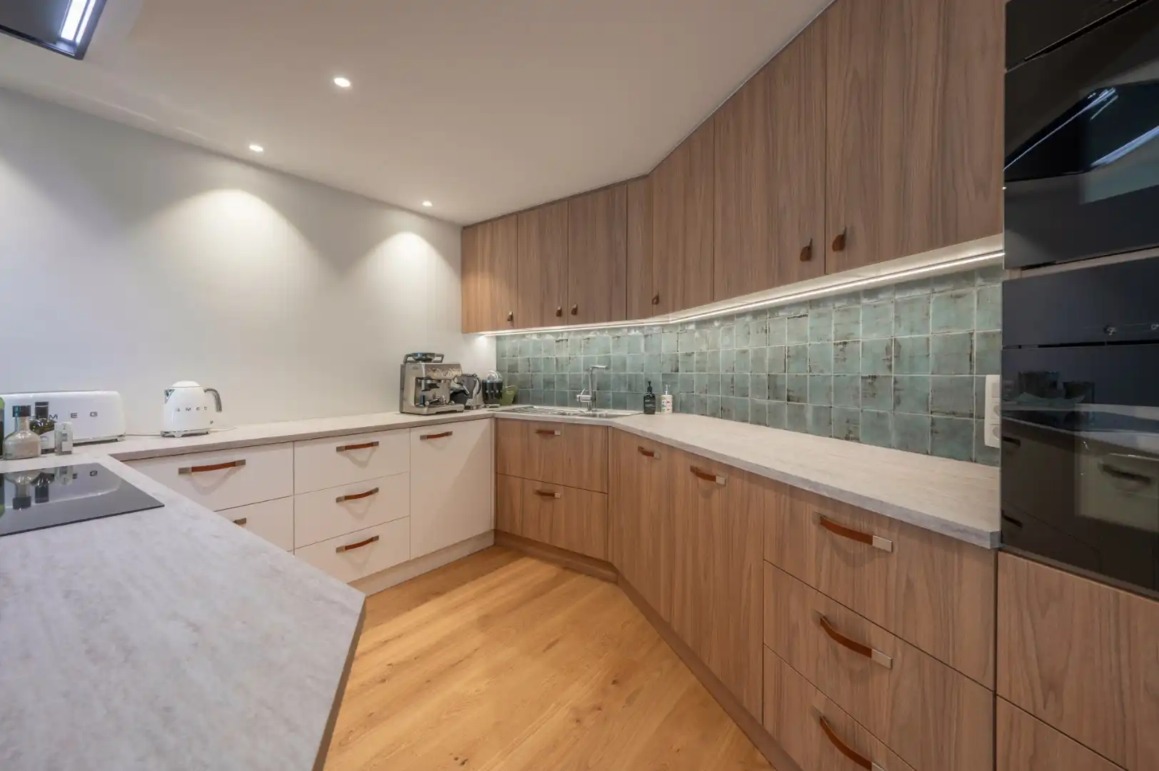 Uitzonderlijk breed appartement met aangenaam zicht op groen en villa's van Het Zoute, gelegen in residentie tussen Driehoeksplein en Ijzerzerpark. foto 8