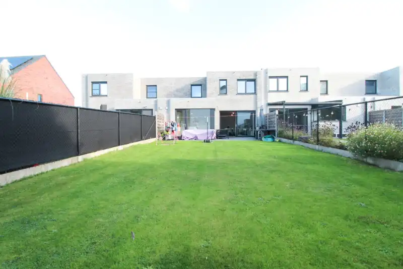 Nieuwbouwwoning in kindvriendelijke wijk foto 6