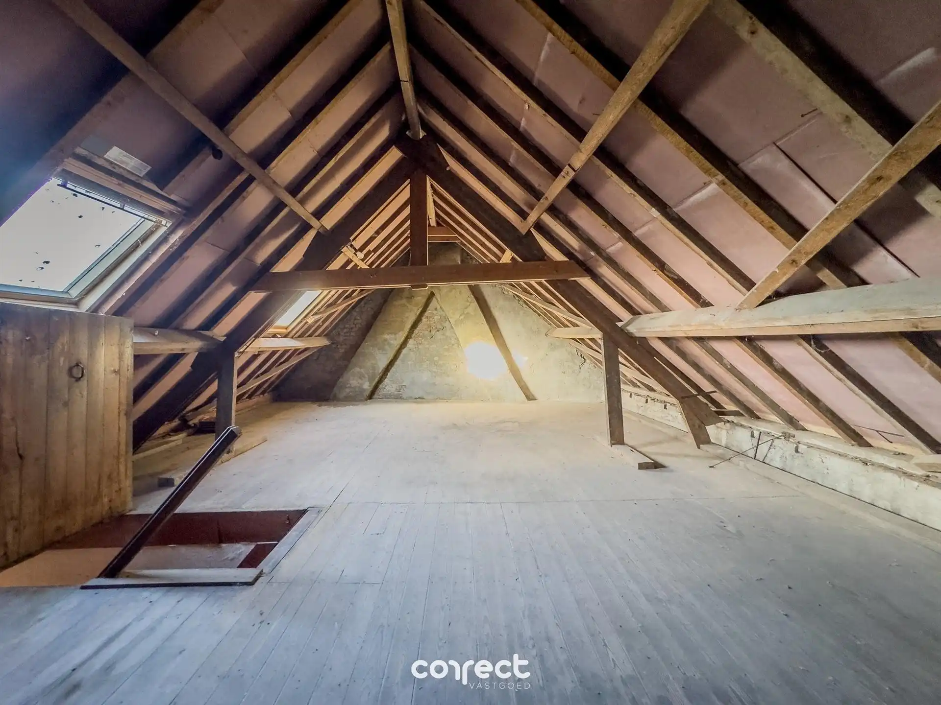 Ruime woning met garage. foto 8