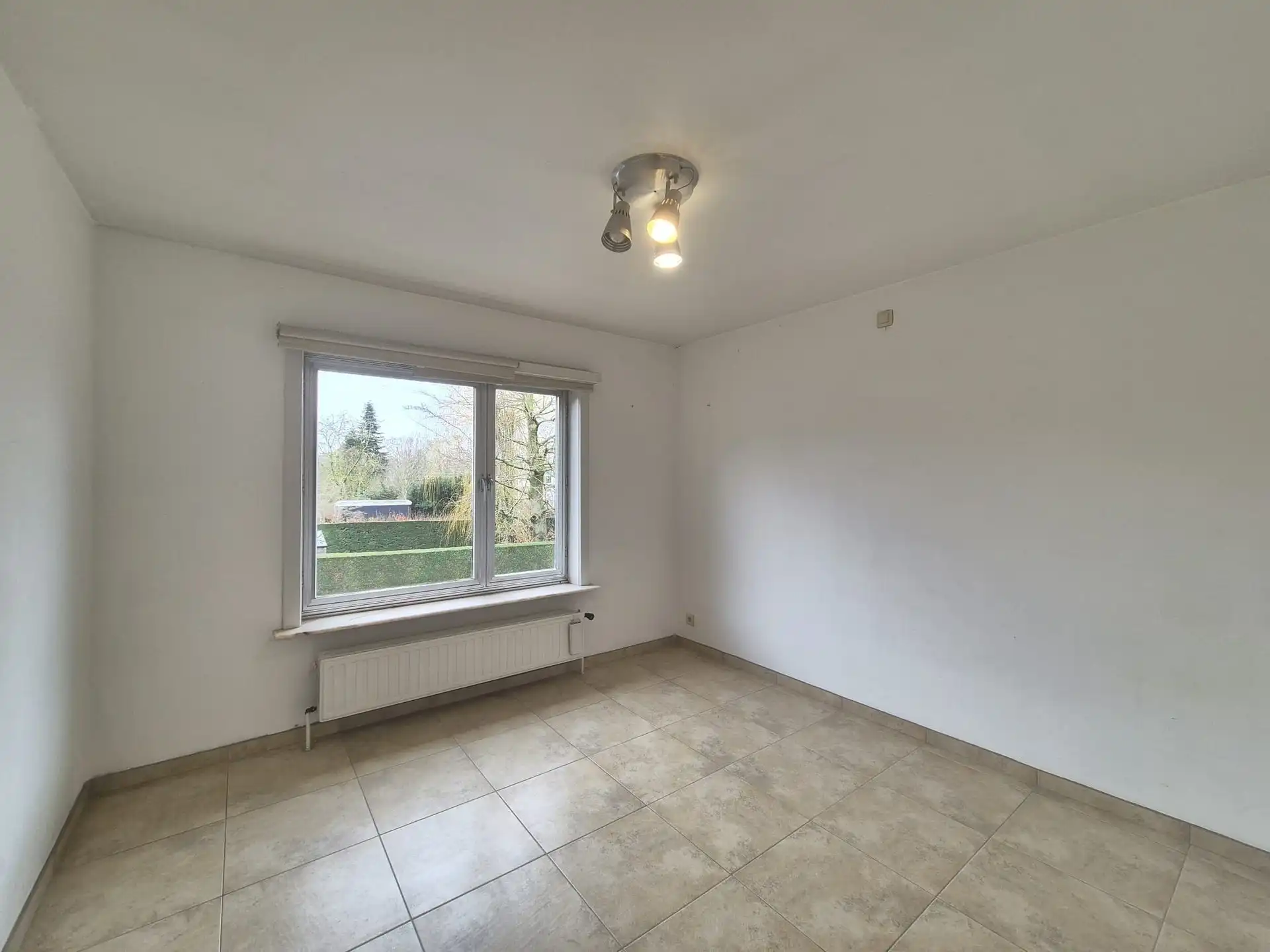 Centraal gelegen ruim appartement met groot zongericht terras en garage. foto 17