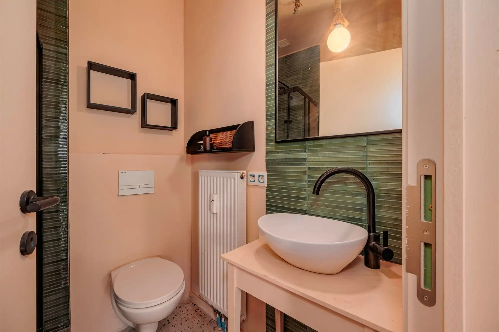 Gerenoveerde en lichtrijke studio met open uitzicht foto 7