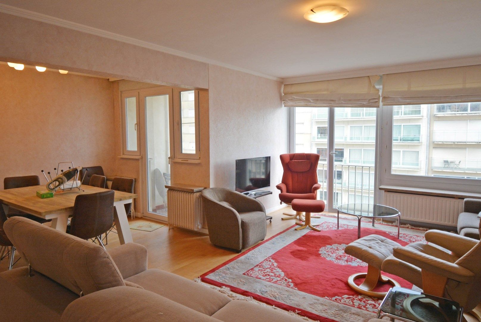 Te renoveren appartement met zijdelings zeezicht vlakbij het Casino foto 3