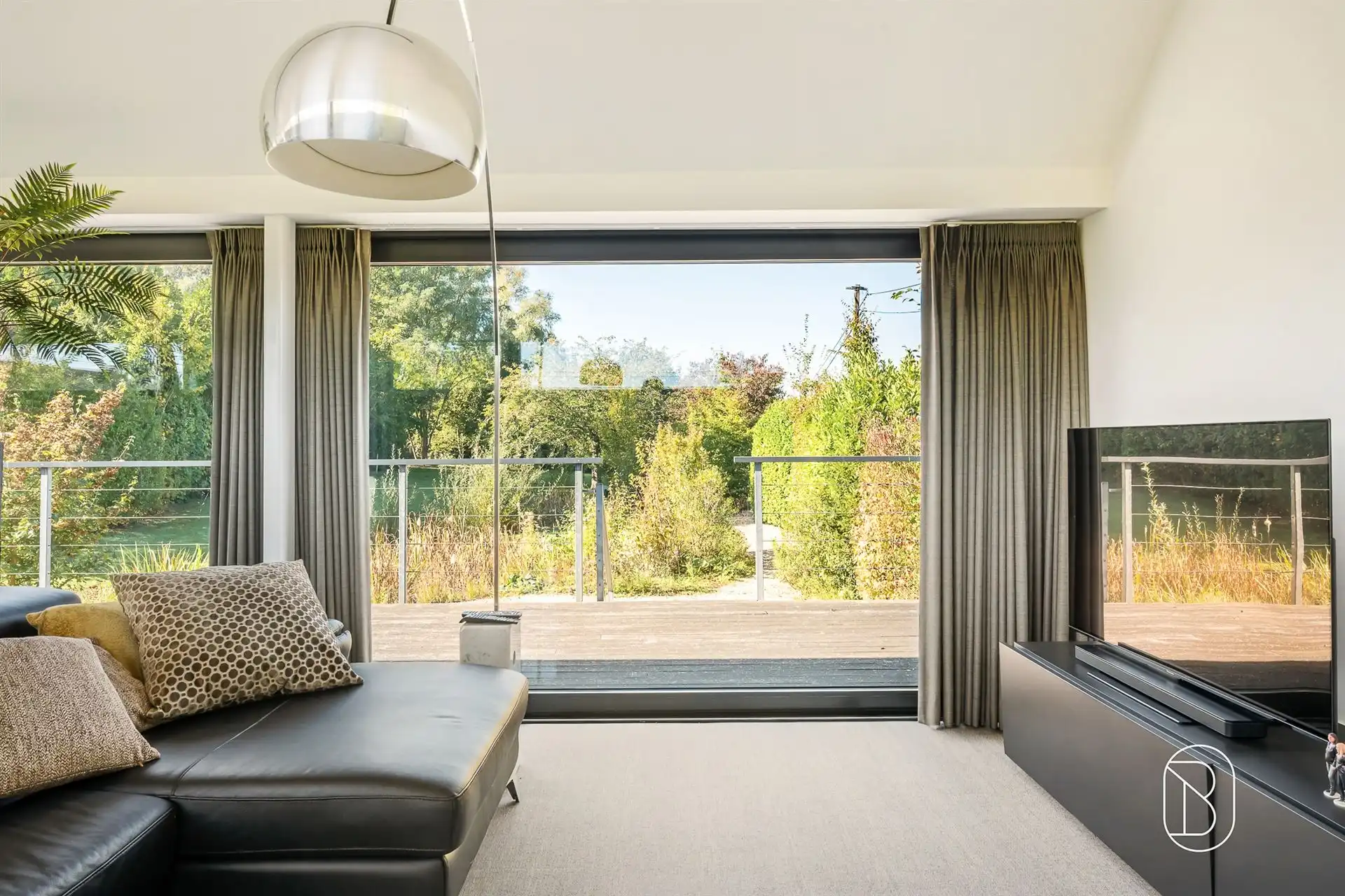 Rustig gelegen villa met 4 slpk en prachtig aangelegde tuin foto 20