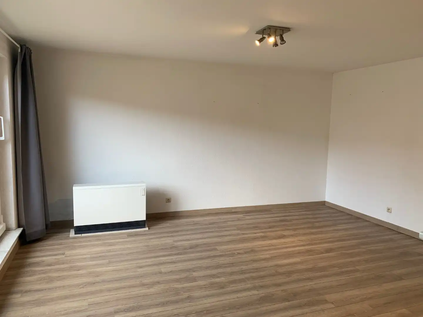 Ongemeubeld appartement met 1 slaapkamer - vlakbij alle winkels foto 2