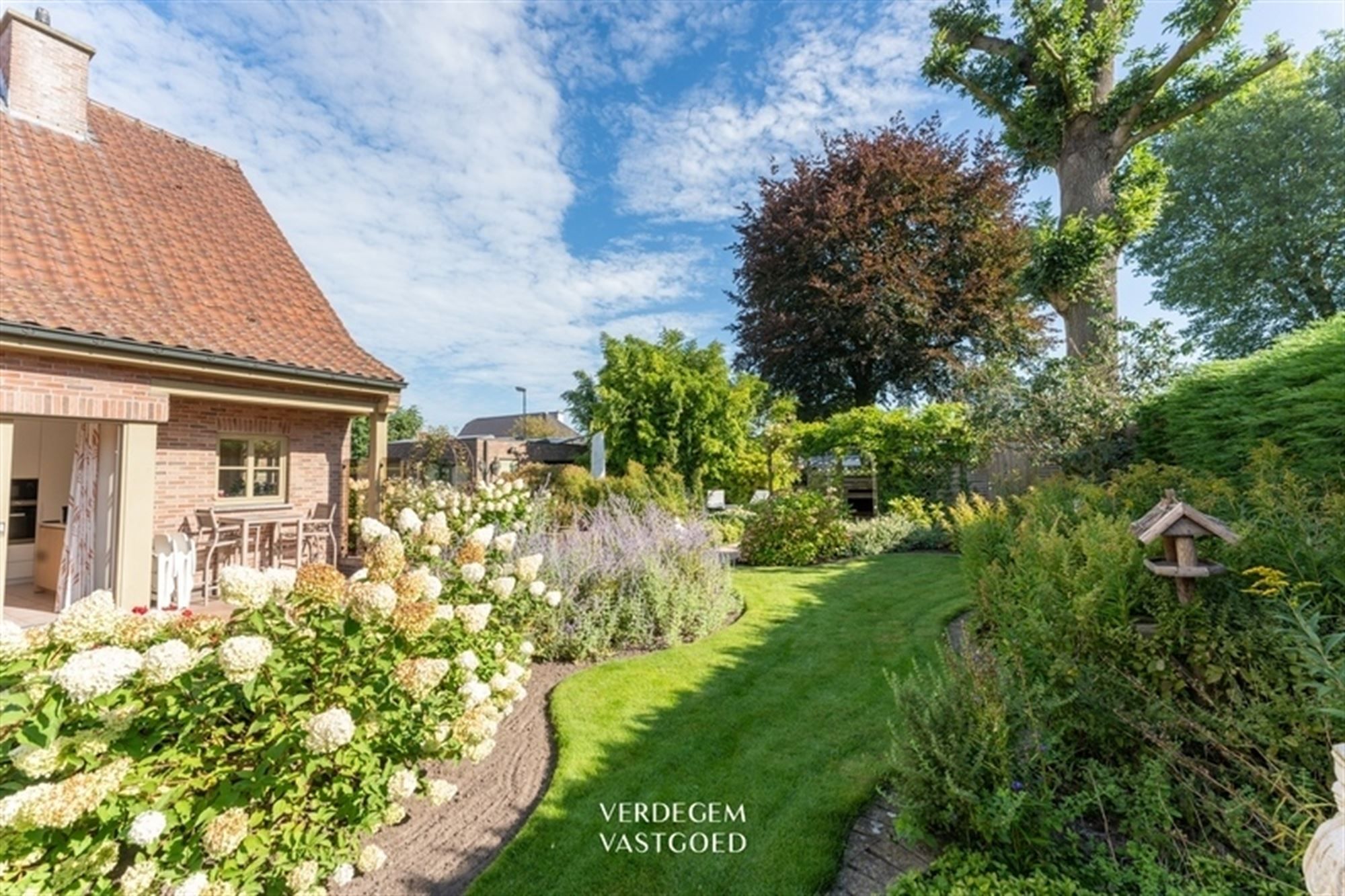 Prachtig handelspand met woonst, 5 slaapkamers, dubbele garage, tuin en vodoende parking foto 27