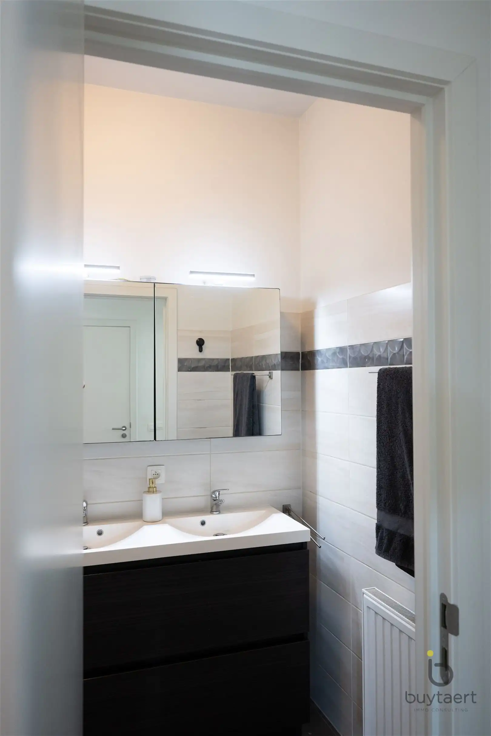 Schitterend nieuwbouw appartement met twee slaapkamers en prachtig overdekt terras te midden van de diamantwijk en de Persgroep! foto 18