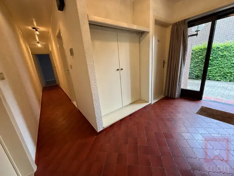 Ruime gelijkvloerse woning met 3 slaapkamers, zolderverdieping en garage op 1.340 m² foto 7