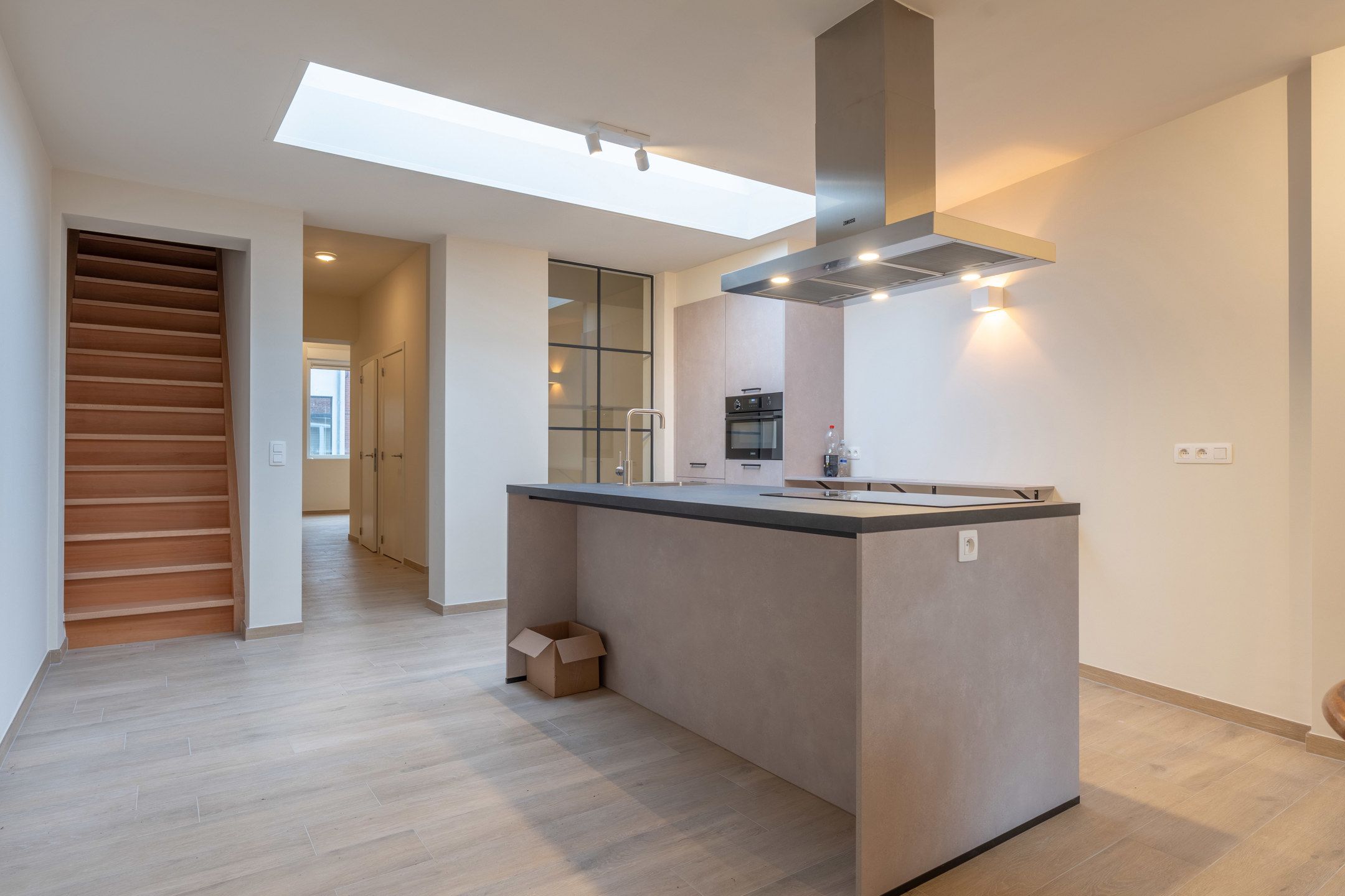 Stadswoning met 3 slpk's, tuin en dubbele garage te Turnhout foto {{pictureIndex}}